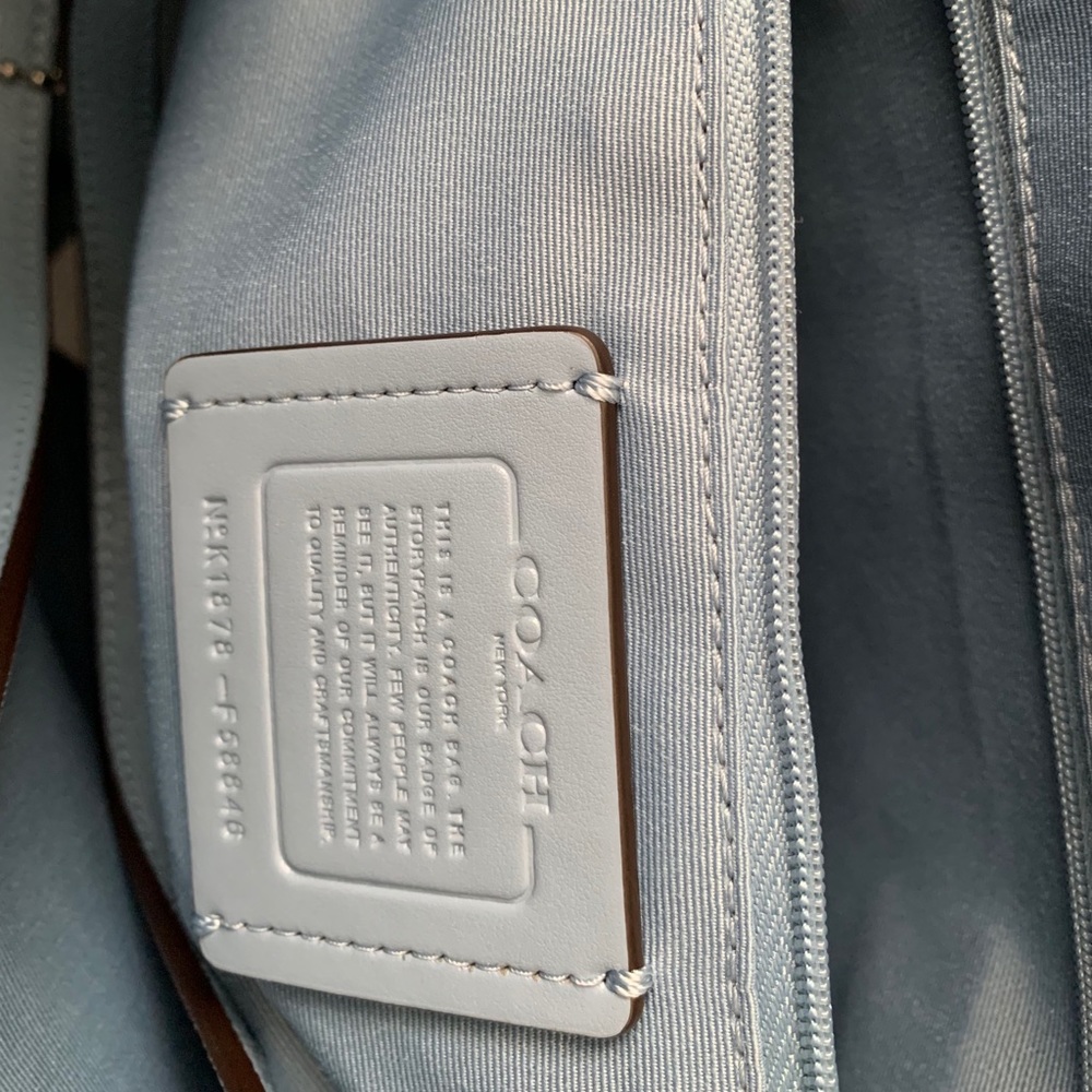 πNWT! Coach Blue Leather Zip Tote - Picture 4 of 7